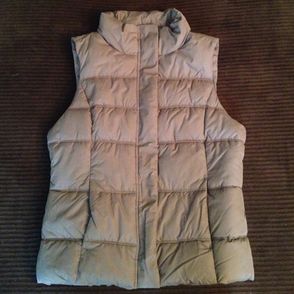 NEVER WORN Gap Vest
