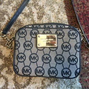 Micheal kors cross body