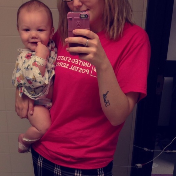 Meet your Posher, Kara💕 - Picture 3 of 3