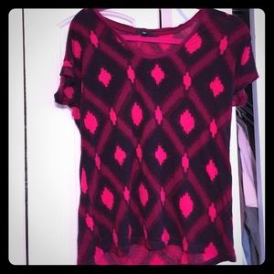 Beautiful Navy/Pink patterned Gap top!!