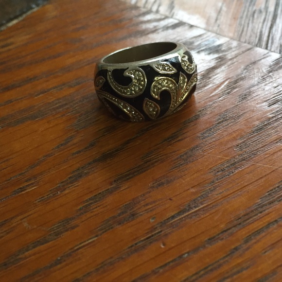 Gorgeous white gold ring with CZ accent!💕