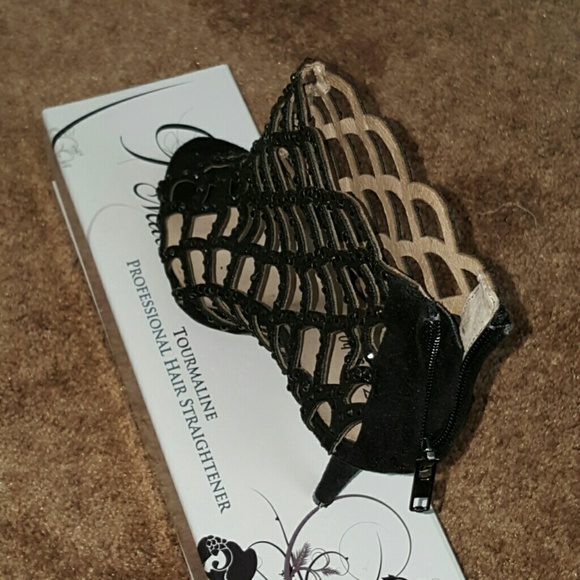 Black 4" Cut-out Peep Toe Heels with Sparkle - Picture 4 of 4