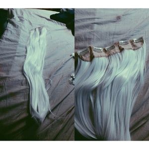 White synthetic 24" Hair extensions