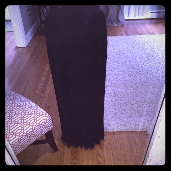 Pleated chiffon black maxi skirt