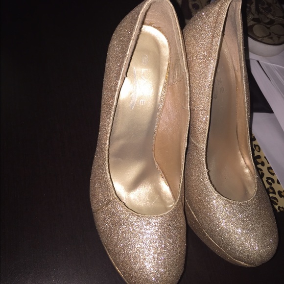 Sparkly gold heels - Picture 2 of 2