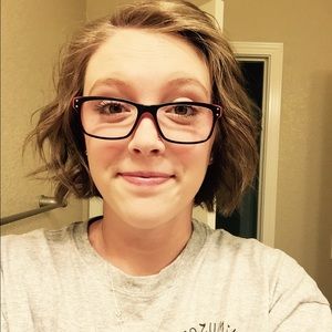 Meet your Posher, Deena