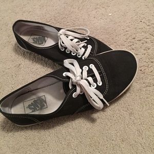 black low pro vans