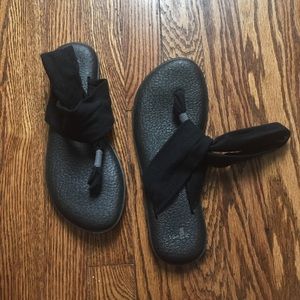 Sanuk yoga sandals