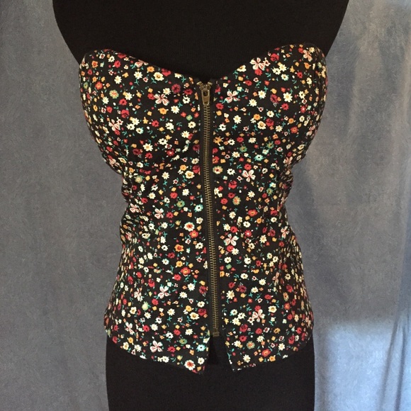 American Rag Tops - Zip up floral crop top