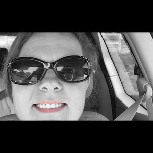 Meet your Posher, Dee