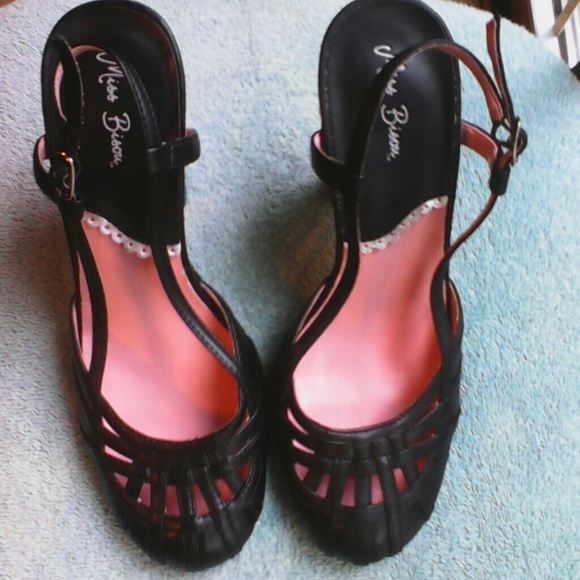 Adorable black heels