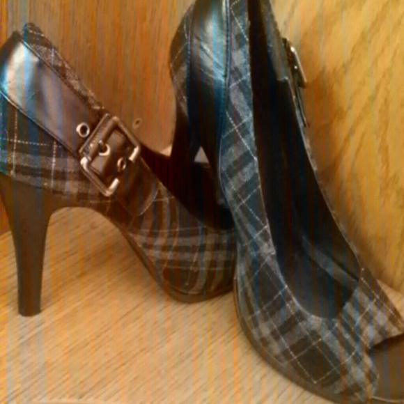 Black and gray plaid heels
