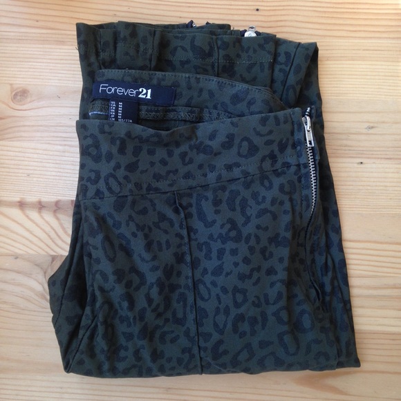 XXI Jeggings with Leopard Pattern