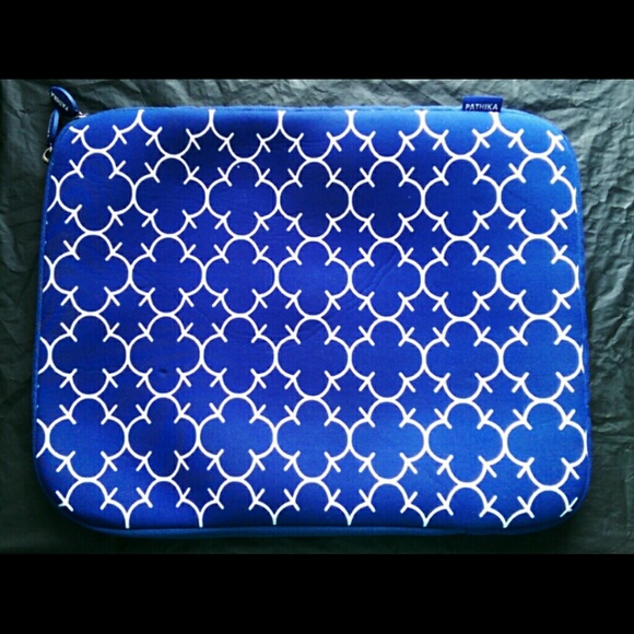 Cute Blue and White Pathika Laptop/Tablet Sleeve