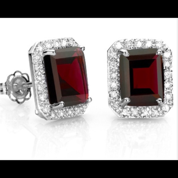 Jewelry - Garnet and Diamond Earrings‼️SALE‼️