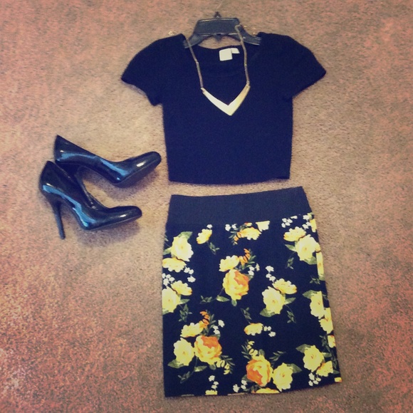 SOLD*****Forever 21 XS body con skirt