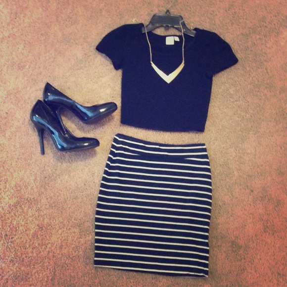 SOLD****Classic Body Con Skirt - Picture 1 of 1