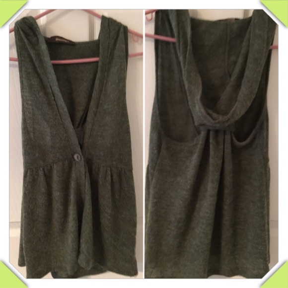 LAST CHANCE steal at this price hooded vest.