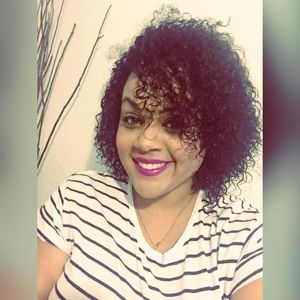 Meet your Posher, Yanira