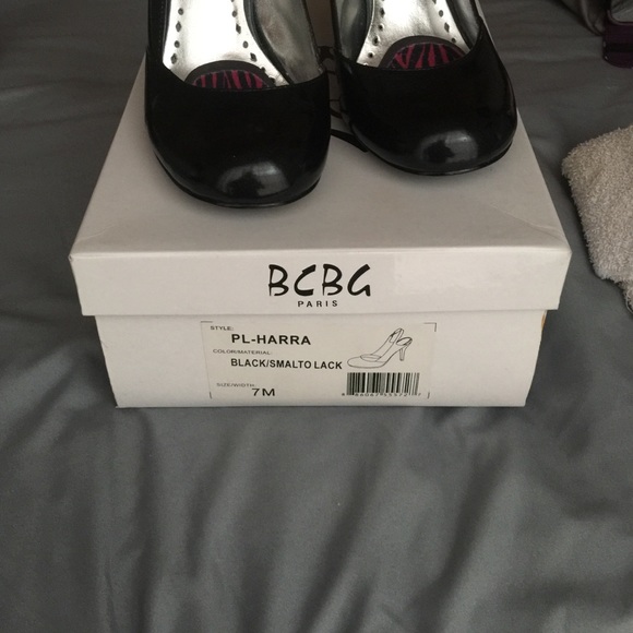 BCBG rounded toe, sling back heels - Picture 2 of 3