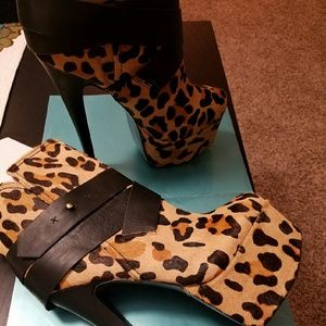 Leopard low calf booties