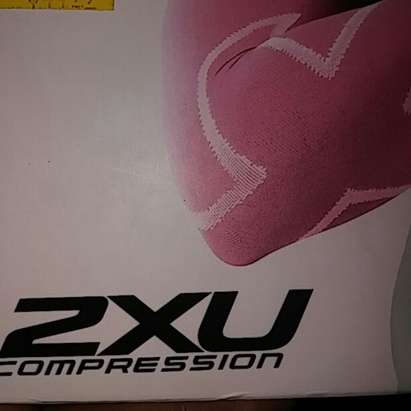 2 pairs of 2XU compression arm sleeves