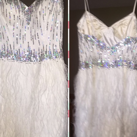 White formal dress. Size 6. Worn once.