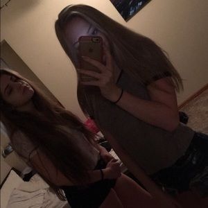 Meet your Poshers, Jessica & Paige