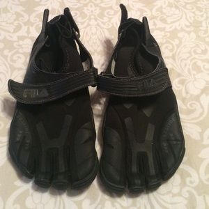 FILA toe shoes
