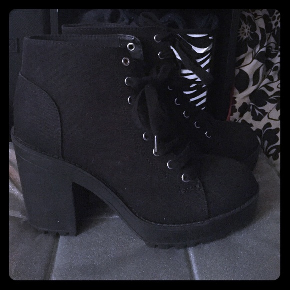 H&M Shoes - ♣️H&M Black Platform Combat Boots♣️