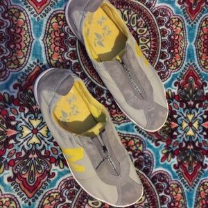 Woman's merrell shoes‼️