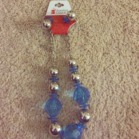 Vibrant blue Necklace and Earring set!