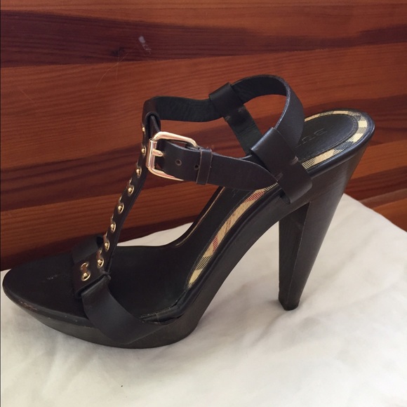 Like new AUTH Burberry gorgeous heels (fit 9-91/2)