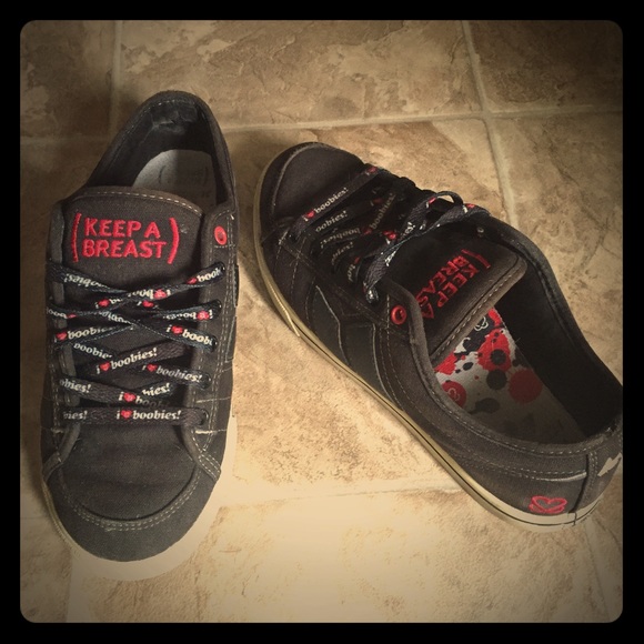 Macbeth Keep A Breast shoes black/red/white