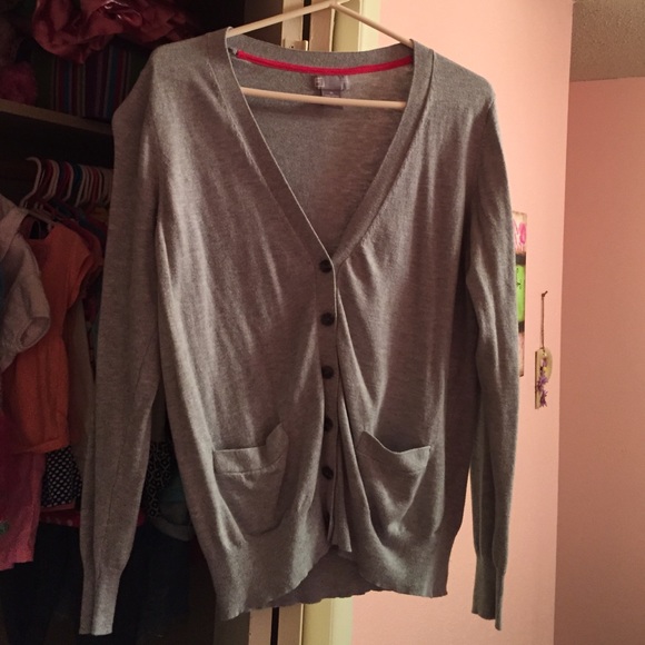 Long sleeve gray sweater