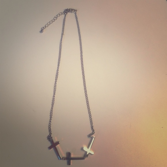 Silver cross necklace - Picture 1 of 1