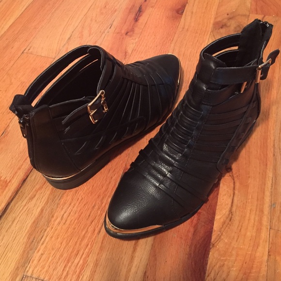 Shoes size 7