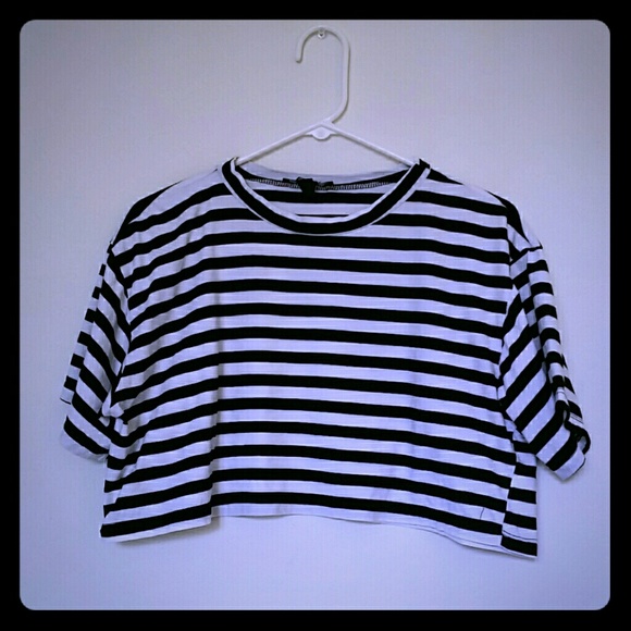 💥ON SALE💥Striped Crop Top - Picture 1 of 2