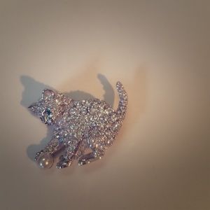 Cat pin