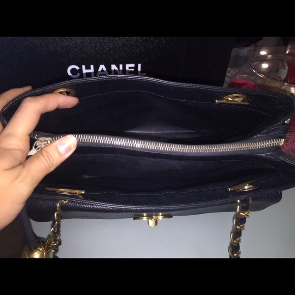 🚫SOLD🚫🌟HP 10/3🌟Vintage Chanel tote - Picture 2 of 4