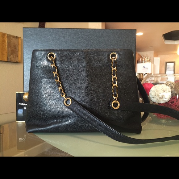 🚫SOLD🚫🌟HP 10/3🌟Vintage Chanel tote - Picture 3 of 4