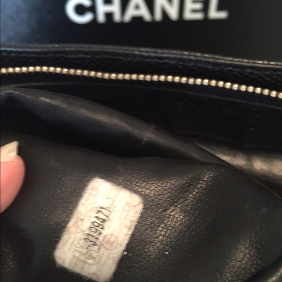 🚫SOLD🚫🌟HP 10/3🌟Vintage Chanel tote - Picture 4 of 4