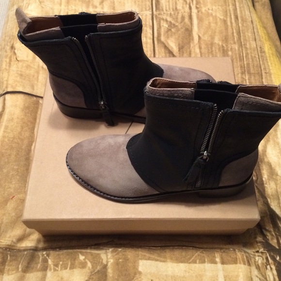 Kelsi D🔺gger suede/ leather Oxford ankle booties - Picture 2 of 4