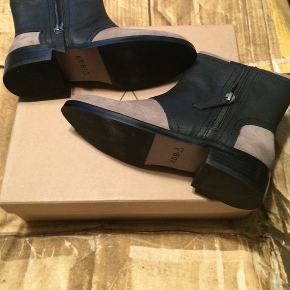 Kelsi D🔺gger suede/ leather Oxford ankle booties - Picture 3 of 4