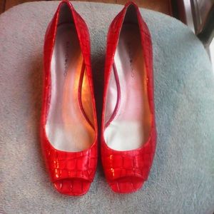 Bandolino peep toe red