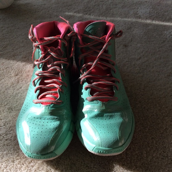 Derrick Rose 3 basketball shoes