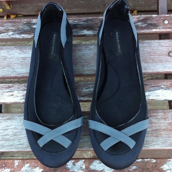 Black/grey women's ballet style flats