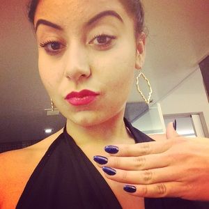 Meet your Posher, Larissa