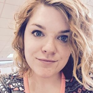 Meet your Posher, Caitlin