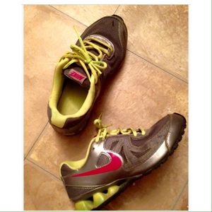 Nike Reax size 6